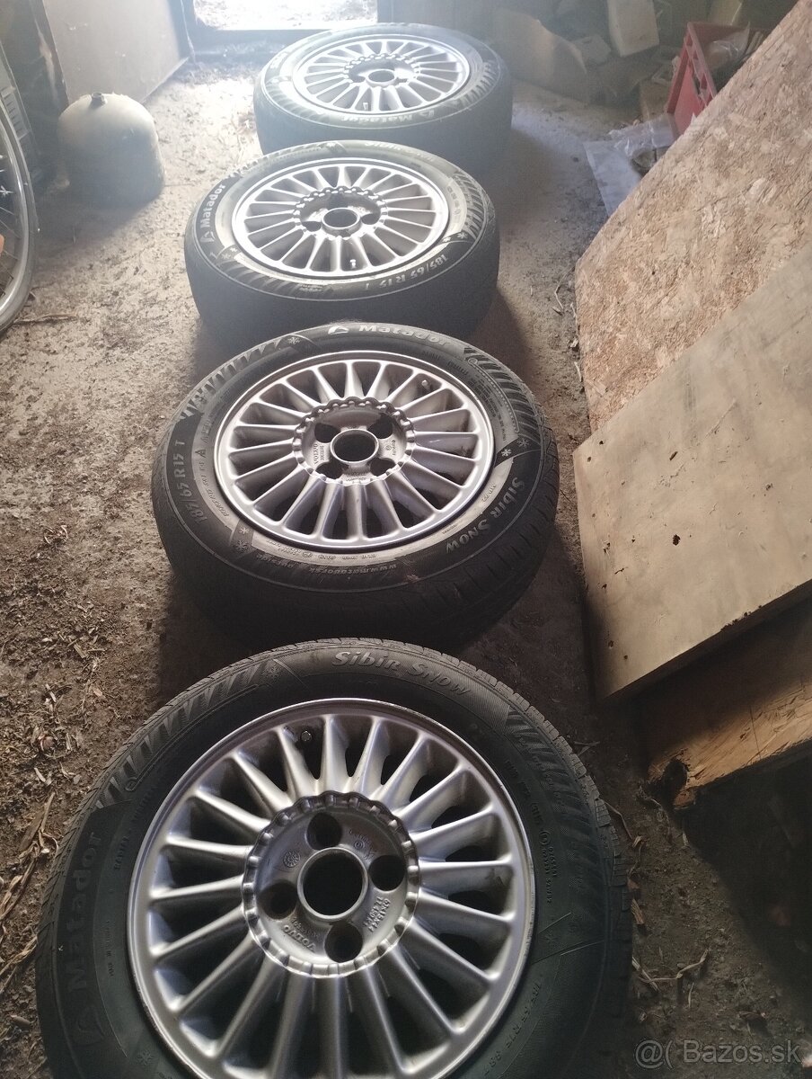 Predam elektrony so zimnými pneu na VolvoV40 - 2