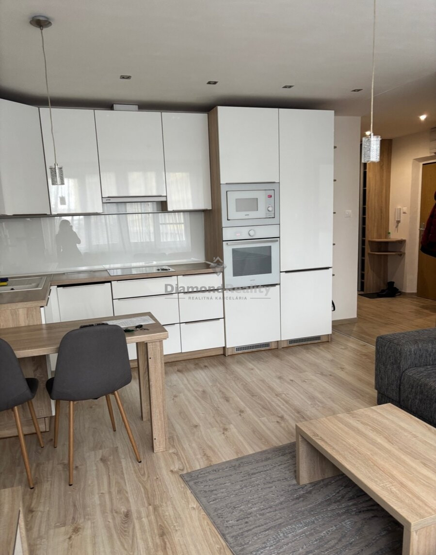 Na predaj 3 izbový byt , Hronská ulica, Košice -Západ - 2