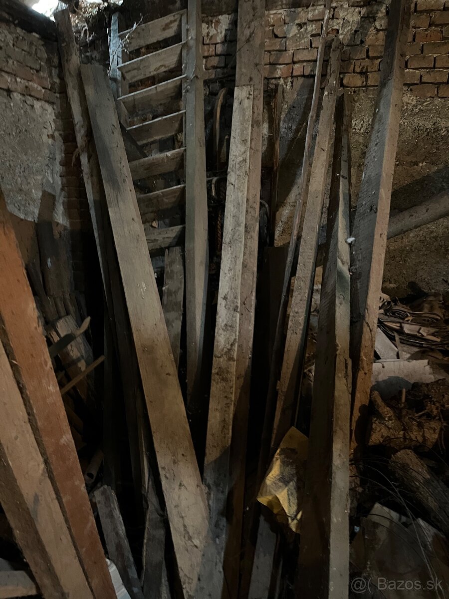 Tramy, drevo zo strechy - 2