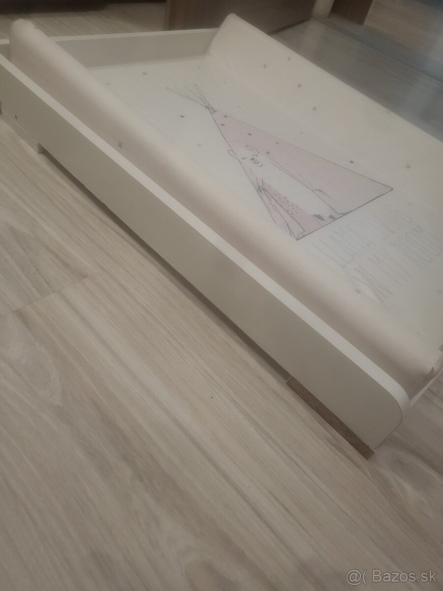 Prebaľovací pult - 2