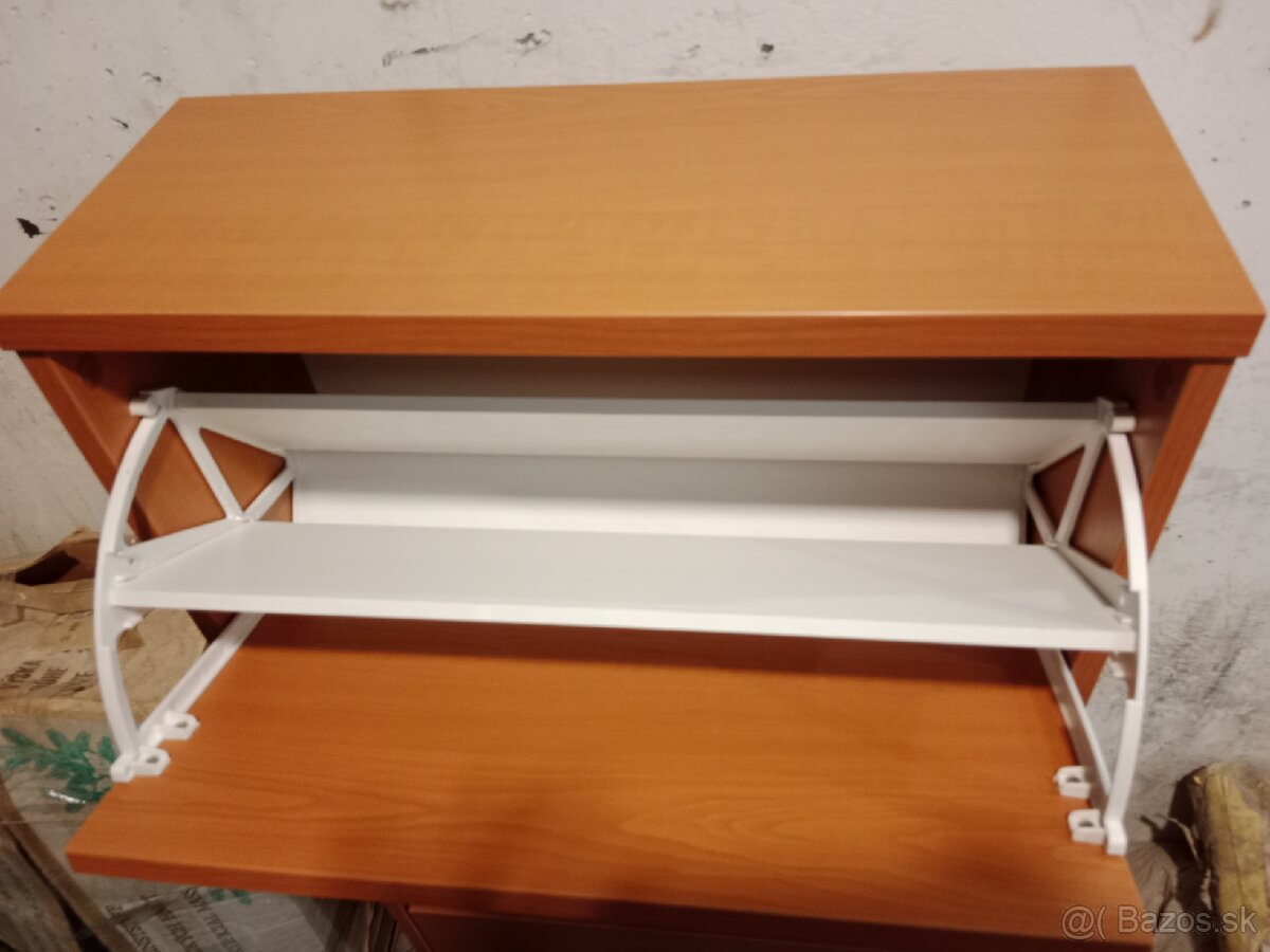 Botník 3-dvierkový, farba čerešňa
- 2