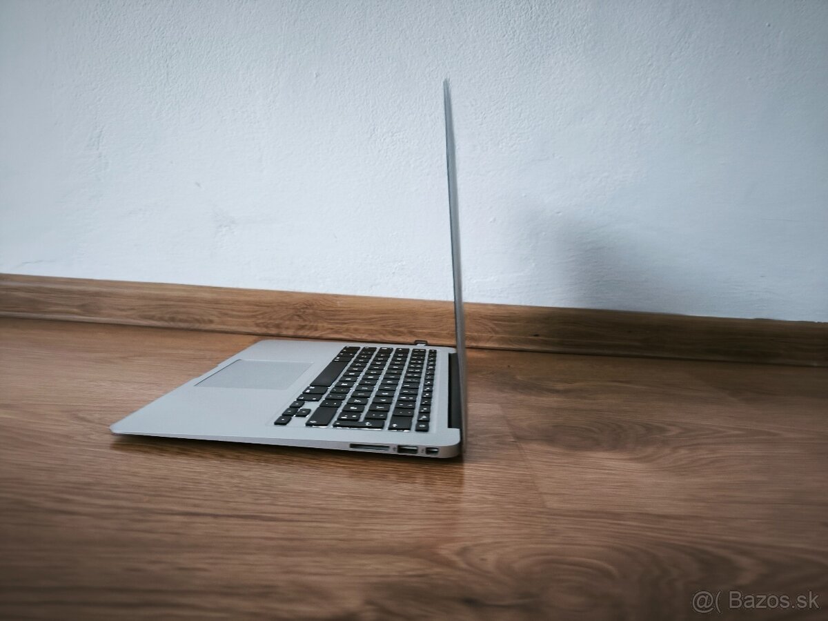 Predám Macbook Air 13 i5 os Ventura 13.7.8 - 2