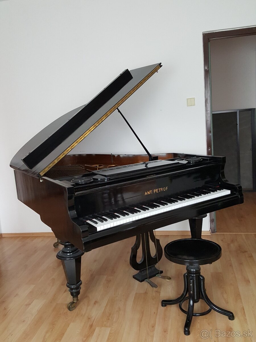 Luxusné starožitné krídlo Petrof - 2