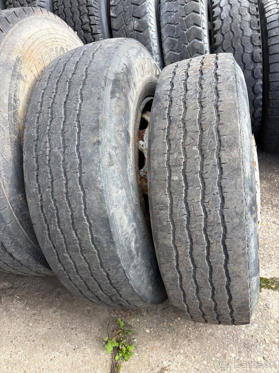 Kolesa 295 / 80 r 22,5 vodiace - 2