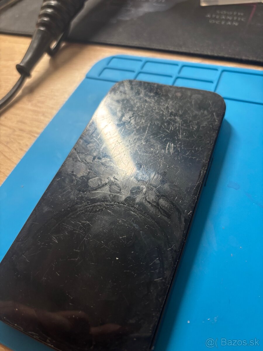 Predam iphone 15 prigo displej - 2