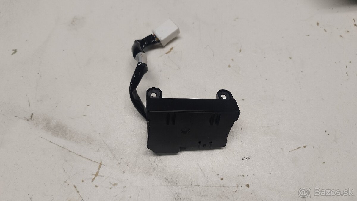 Riadiaca jednotka vyhrevu volantu mazda - 2