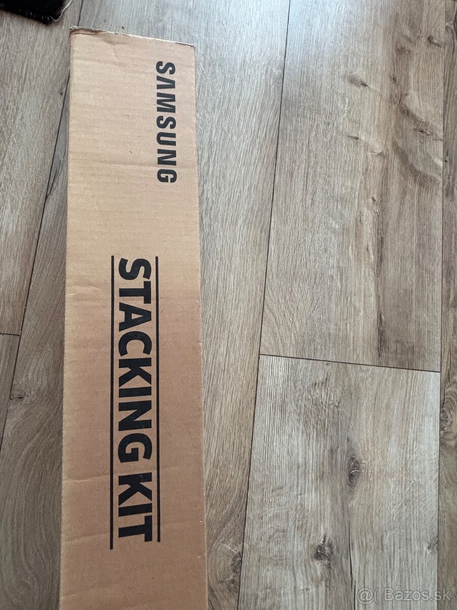 Medzikus medzi práčku a susicku značky Samsung - 2