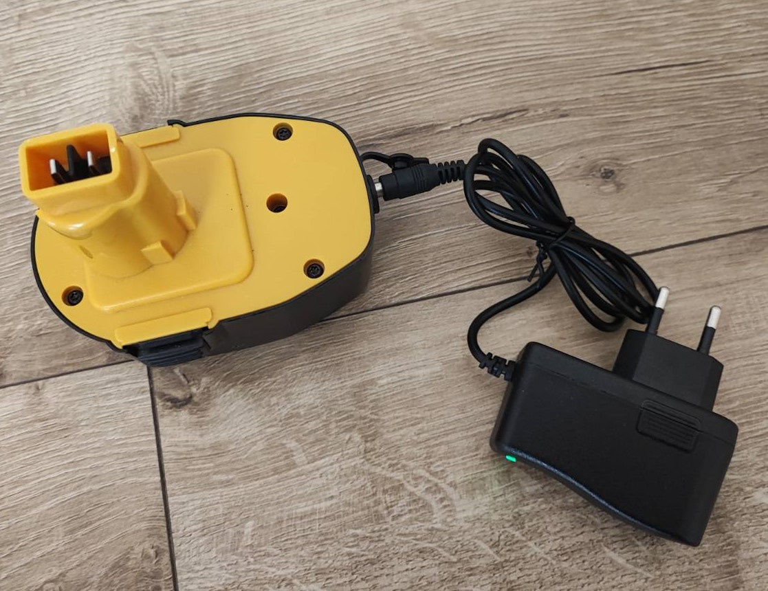 Li-Ion akumulátor 14,4V-3Ah s nabíjačkou pre náradie DeWalt - 2