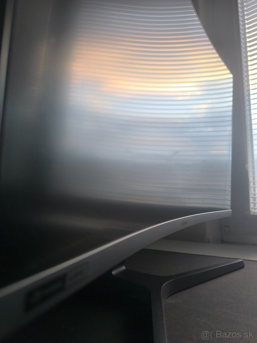 Monitor Samsung Galaxy Odyssey G5 zakrivený - 2