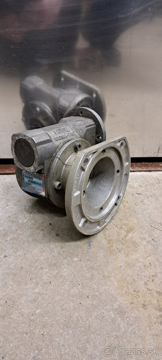 Predam malu duralovu šnekovu prevodovku Varvel 1:100 - 2
