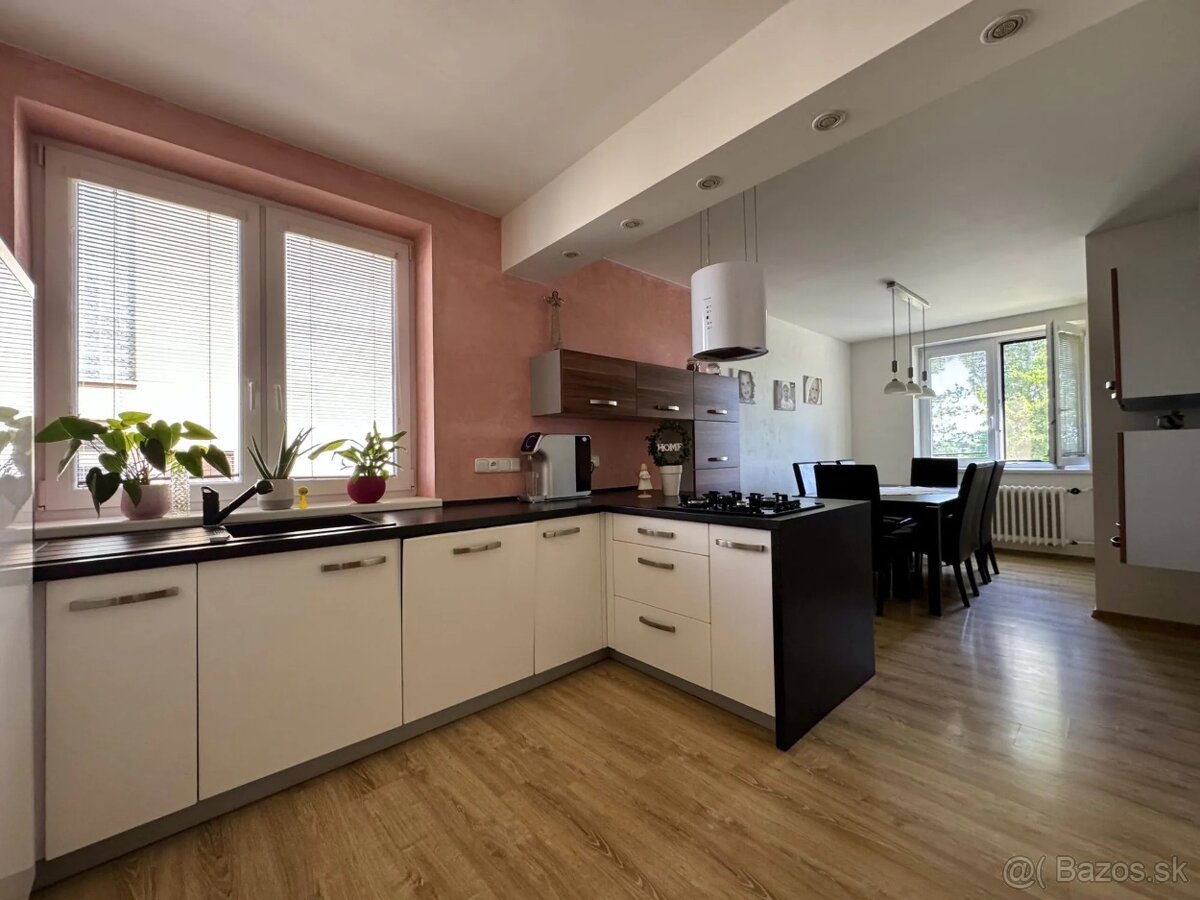 Na predaj komfortný 6-izbový rodinný dom s garážou - 2