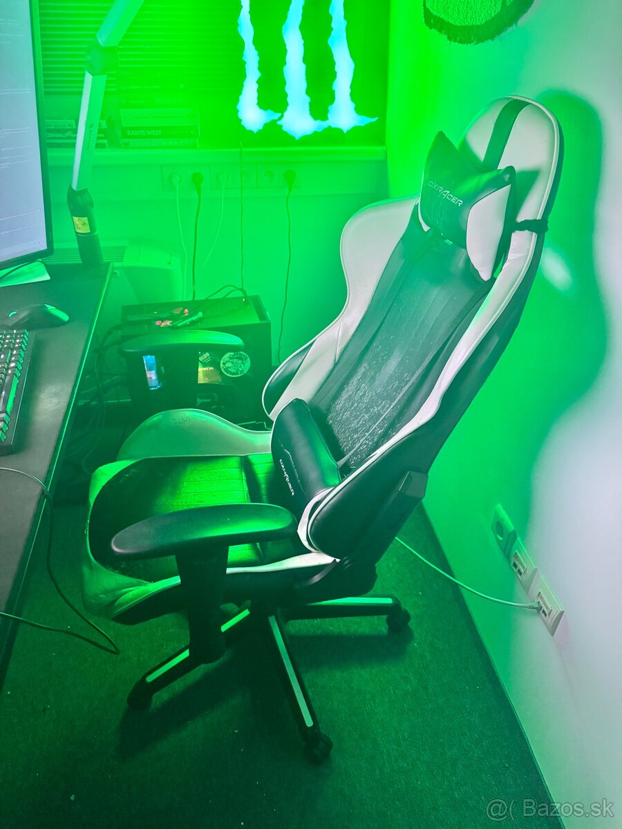 Predam hernu stolicku DXRACER - 2