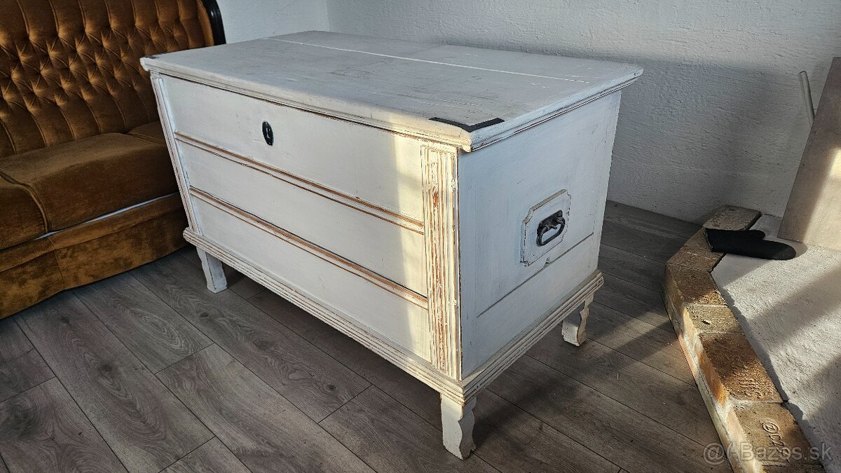 Starožitná komoda - 2