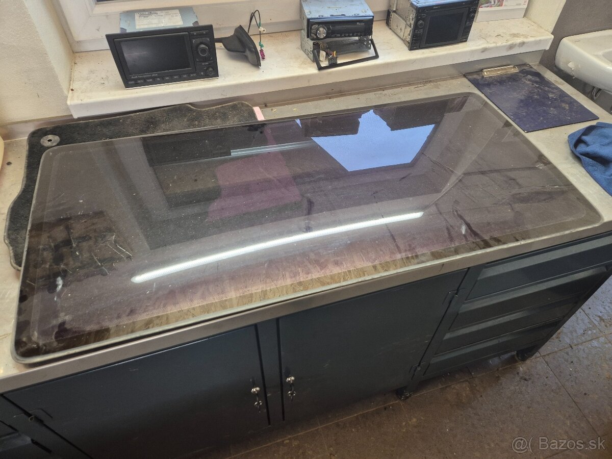 Predám ľavé/pravé stredné okno pre VW T4 - 2