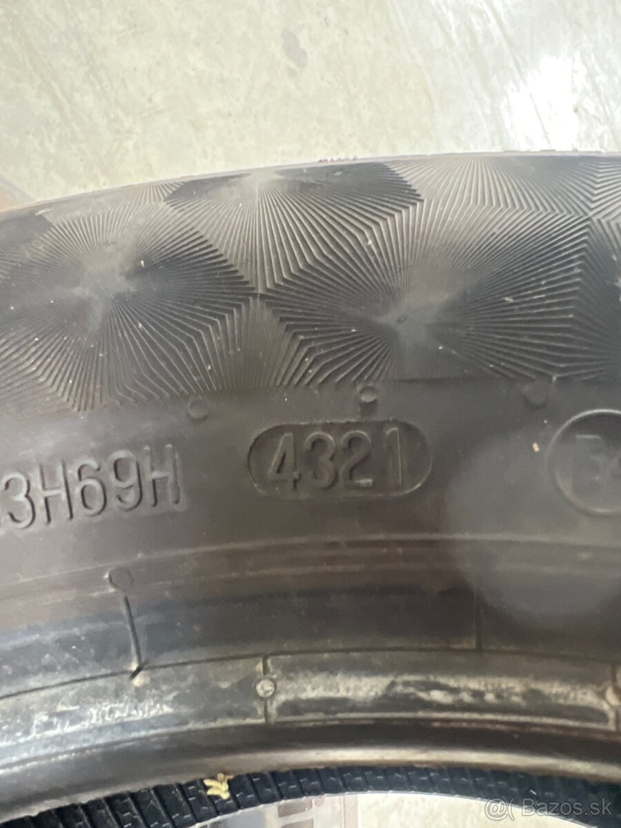 Pneumatika 215/55R17 letna - 2