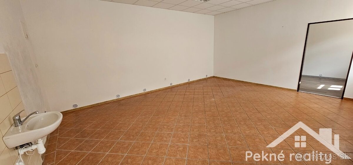 Prenájom priestorov v centre mesta Zvolen - nám. SNP - 2