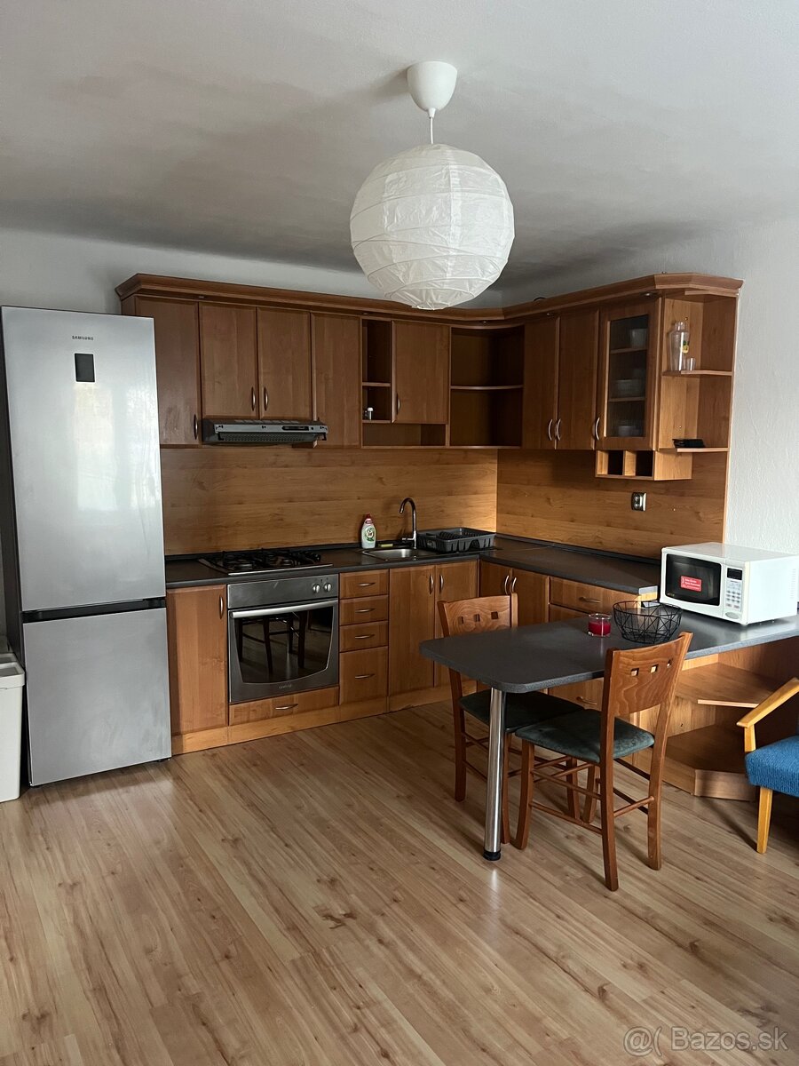 Prenájom 3-izbového bytu Nitra - staré mesto - 2