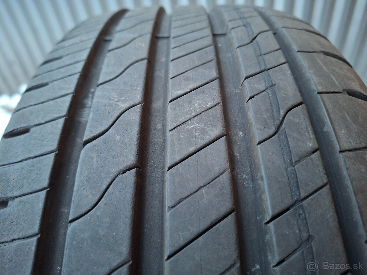 Predám letné pneu.Goodyear Efficient Grip--205/50/17-93W - 2