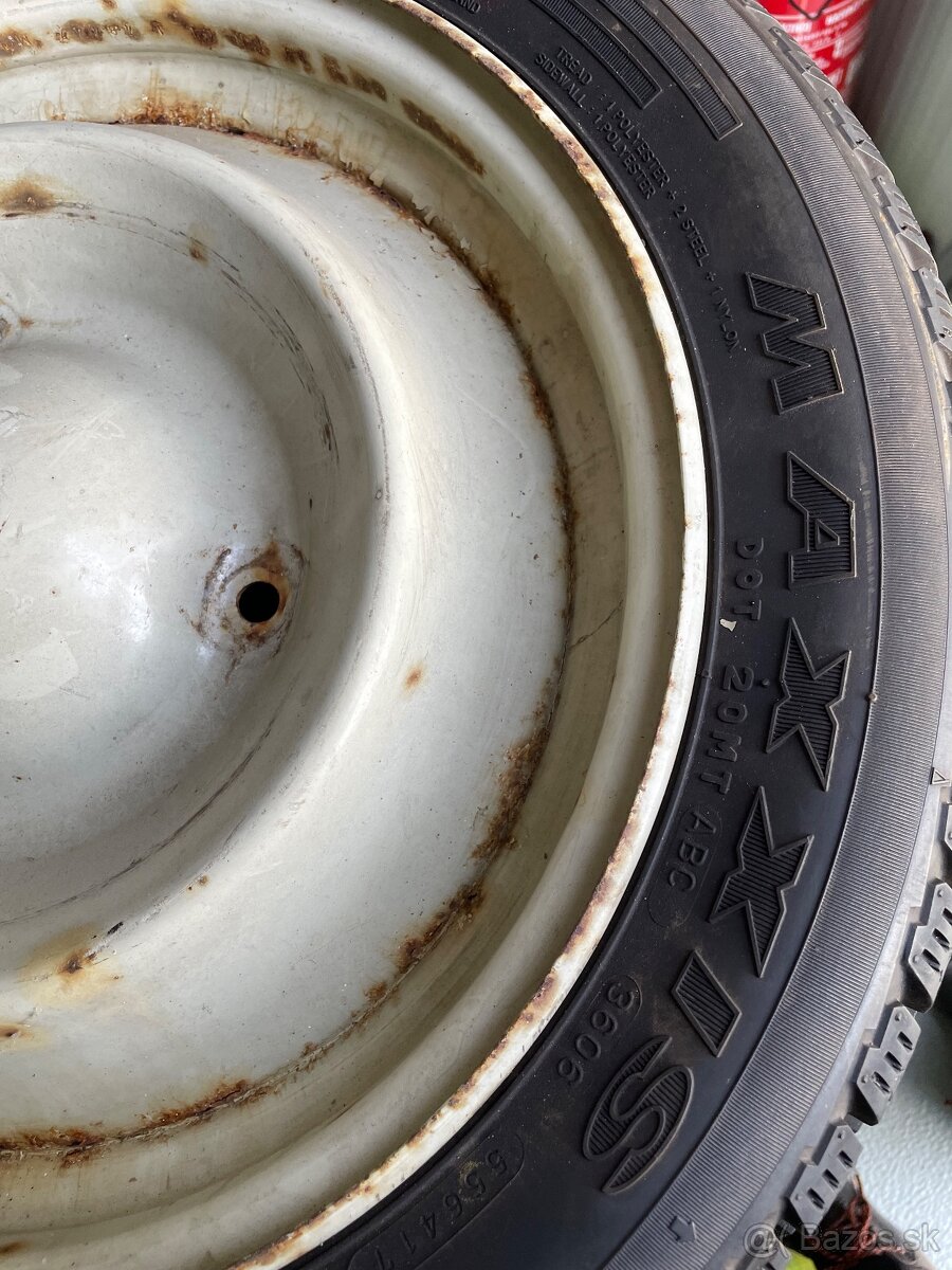 Pneu 135/70 R15 - 2