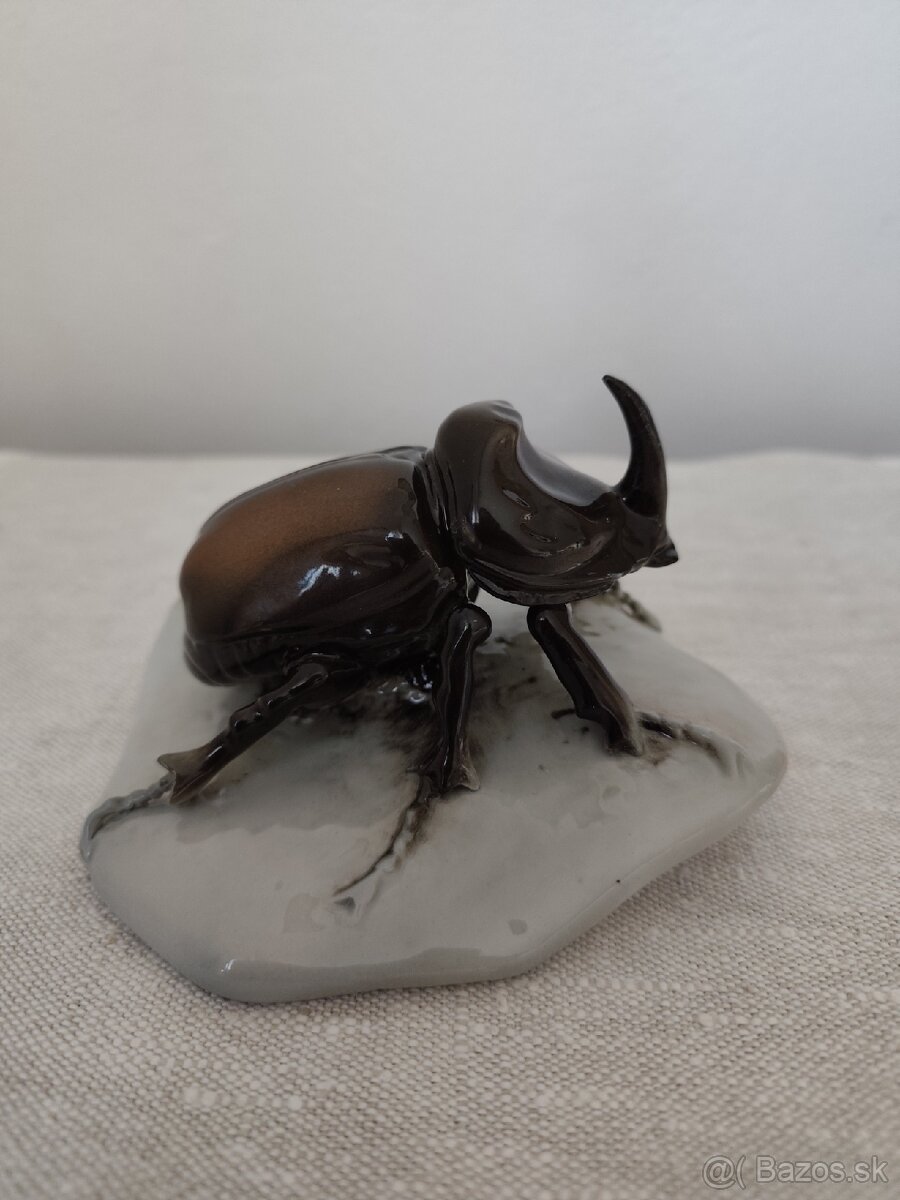 Royal dux chrobák porcelánová soška - 2