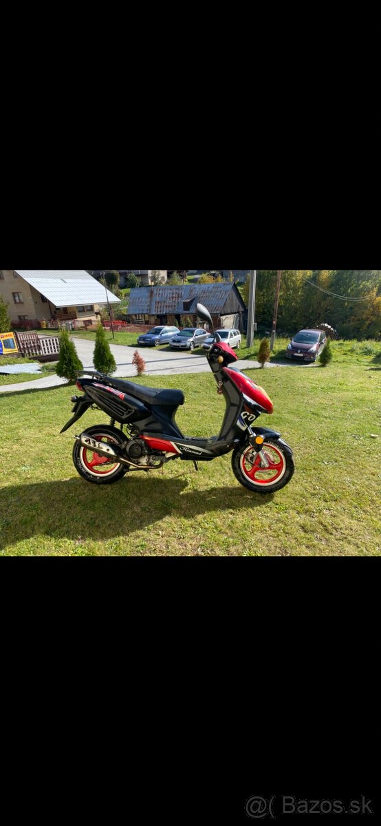 Skúter 50ccm 4T - 2