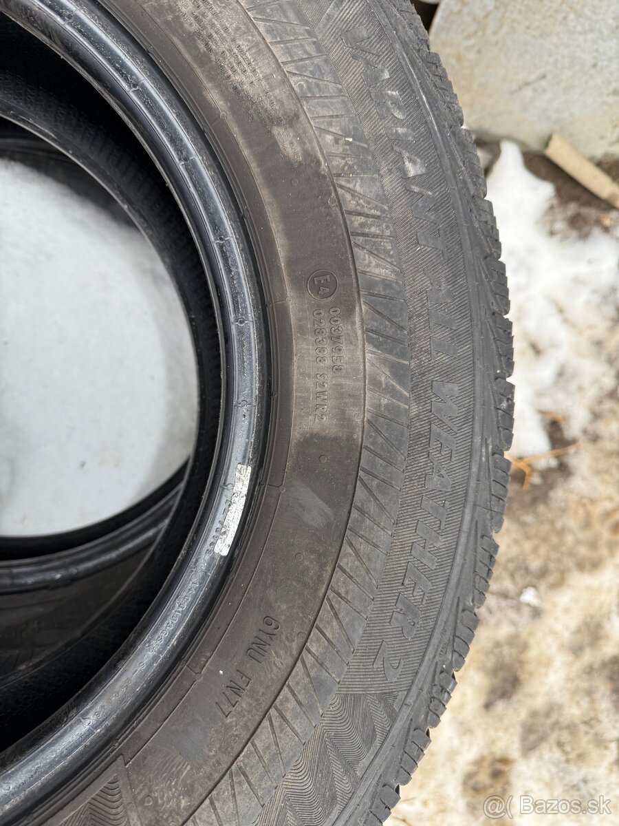 predám celoročné , jazdené pneu 225/70 r15c - 2