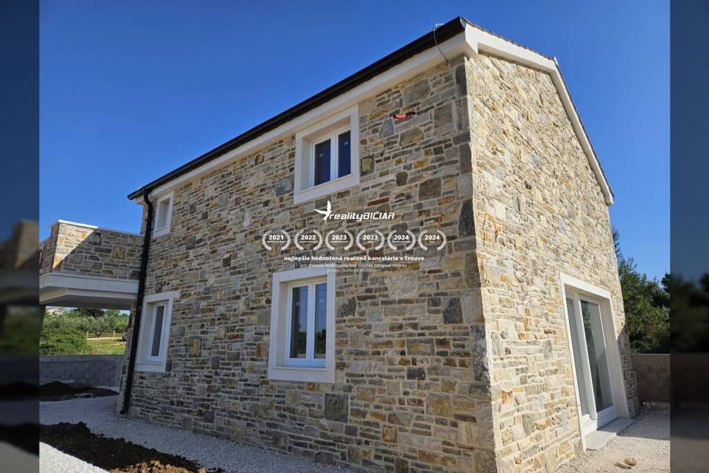 Vrsi - Kamenný dom - na predaj - 2