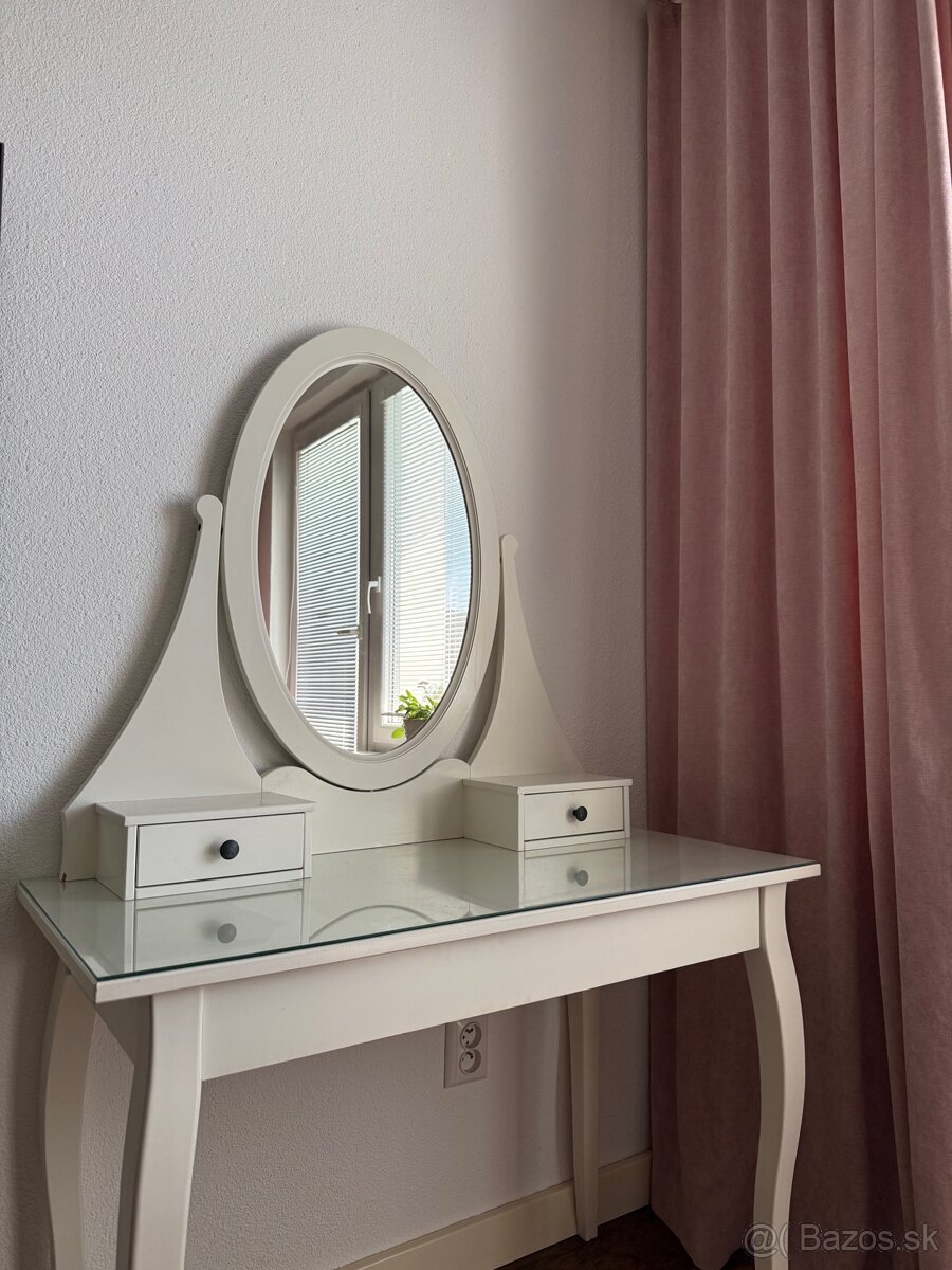 Kozmetický toaletný stolík - 2