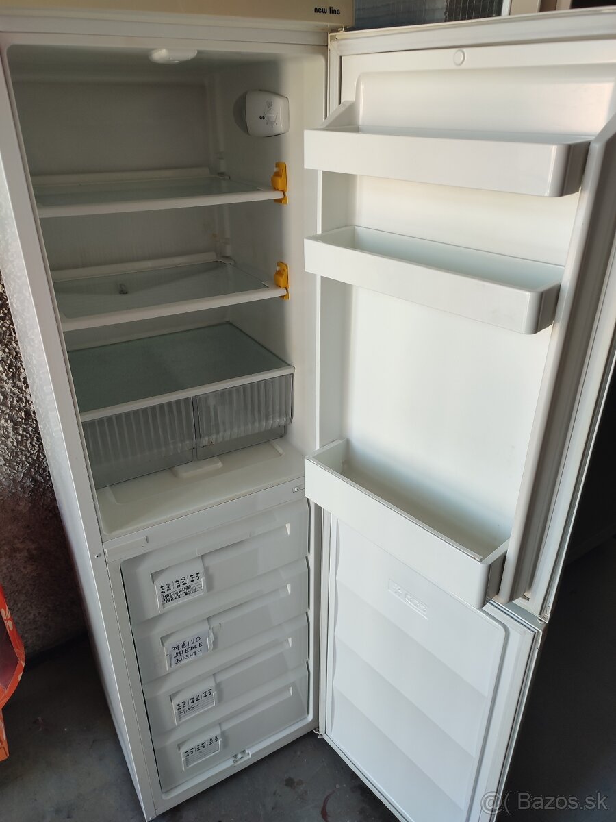 Chladnička s mrazničkou Calex. - 2
