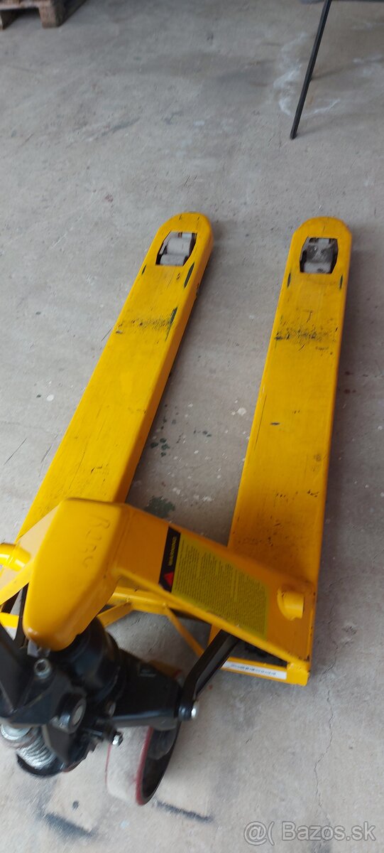 Paletový vozík 2200kg - 2