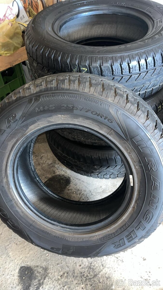 235/70 R16 GoodYear Wrangler (20€/ks) - 2