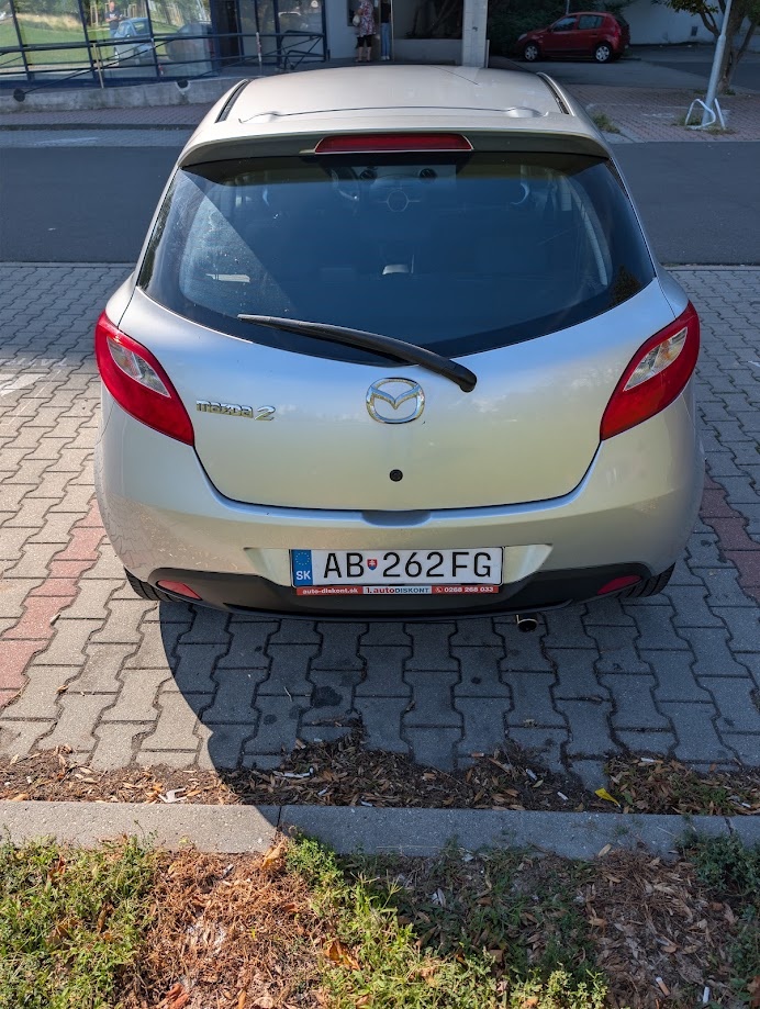 Mazda 2 1.3 benzín, 2008, 8× nové Continental - 2
