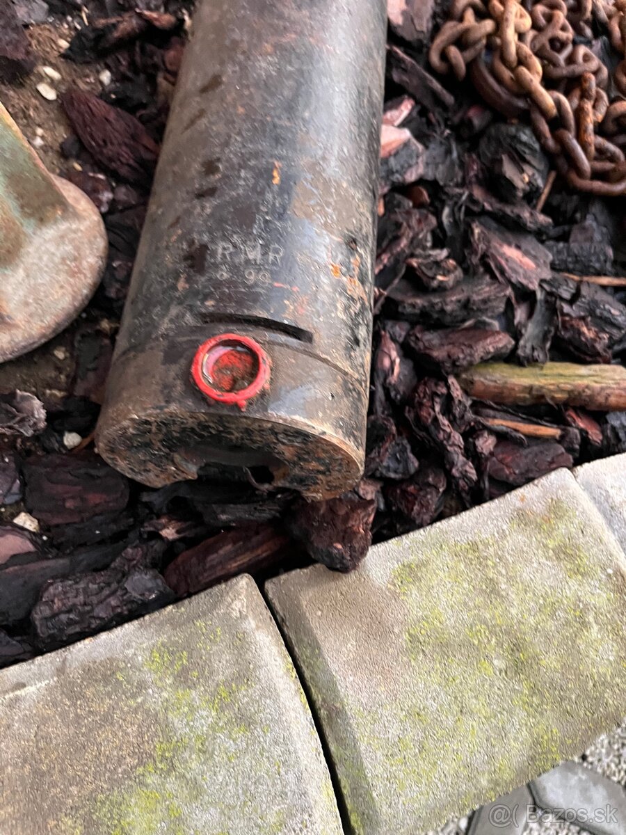 Hydraulicky piest - 2