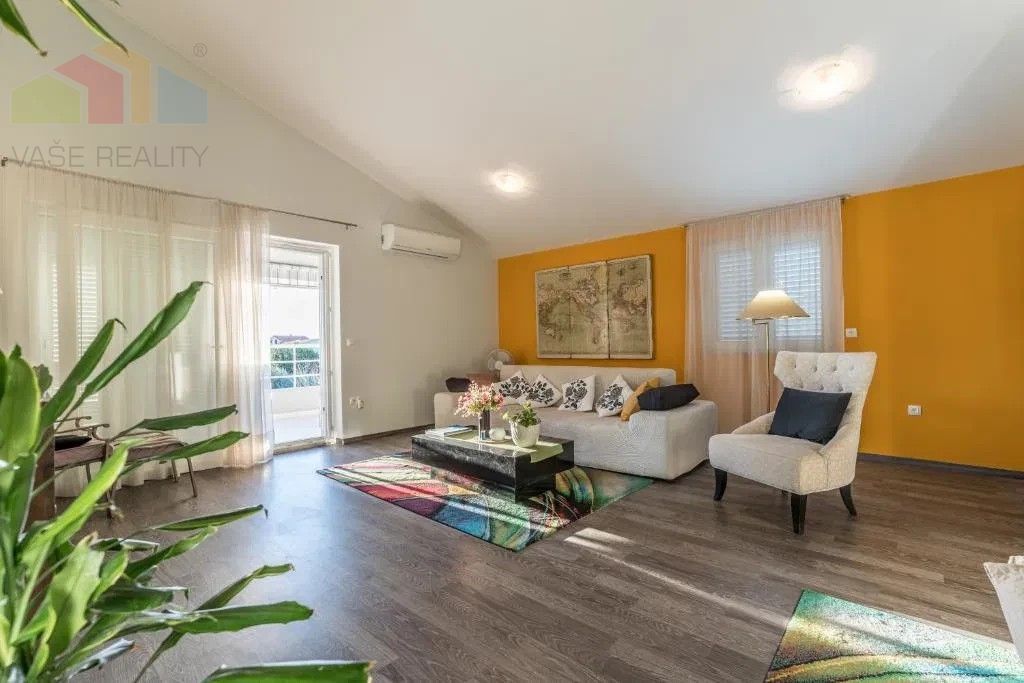 Chorvátsko -6 izbový apartmánový dom pri Zadare, Sukošan - 2