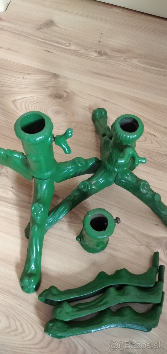 Retro liatinové stojany pre vianočný stromček - 2