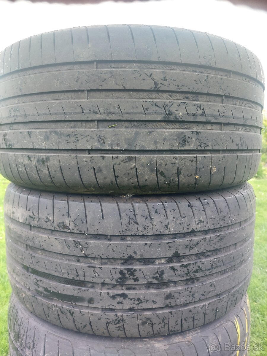 245/40 r19 - 2