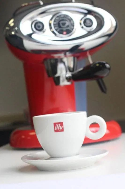 Predam kavovar ILLY Francis - 2