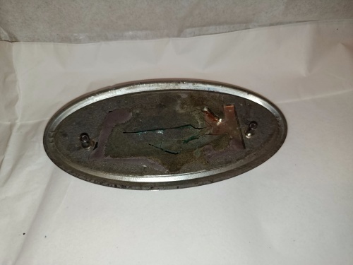 predny znak kia 13x6,5cm 20€ - 2