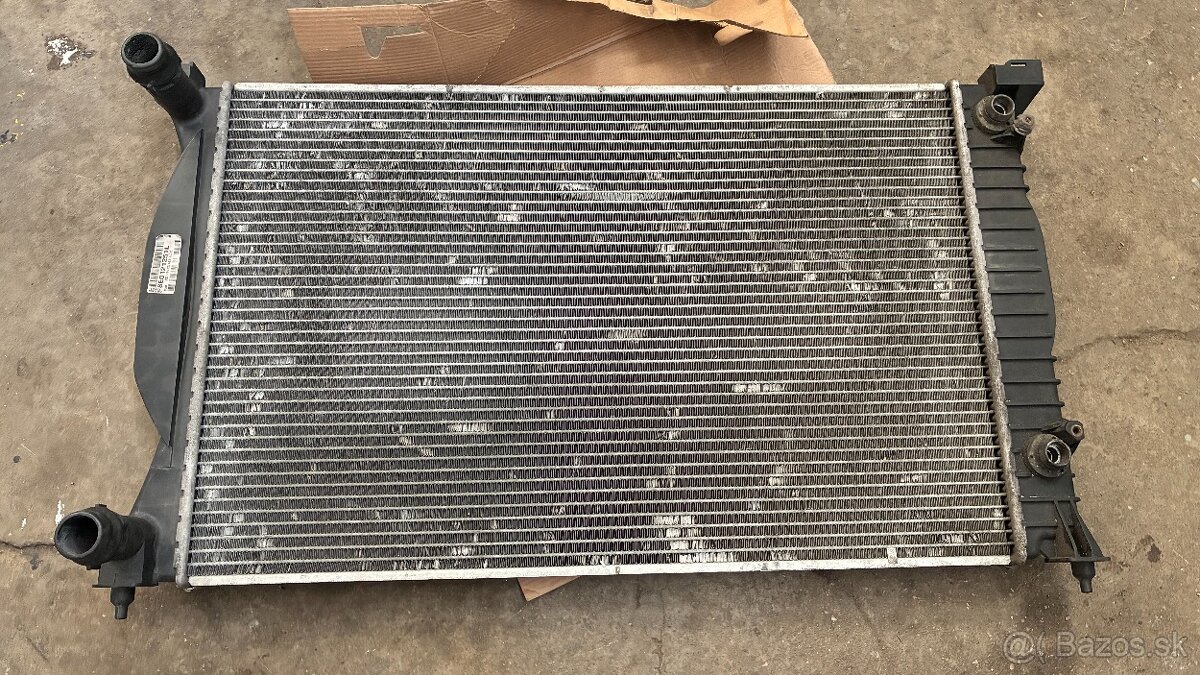 Chladič vody Audi A4 8e0121251L s automatom - 2