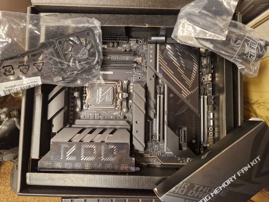 ASUS ROG CROSSHAIR X870E APEX - 2