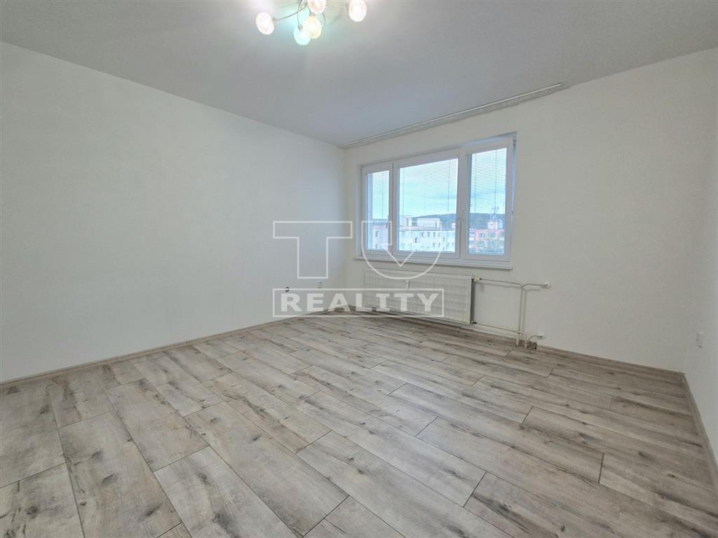 Na predaj priestranný 4-izbový byt – Prievidza, sídlisko... - 2