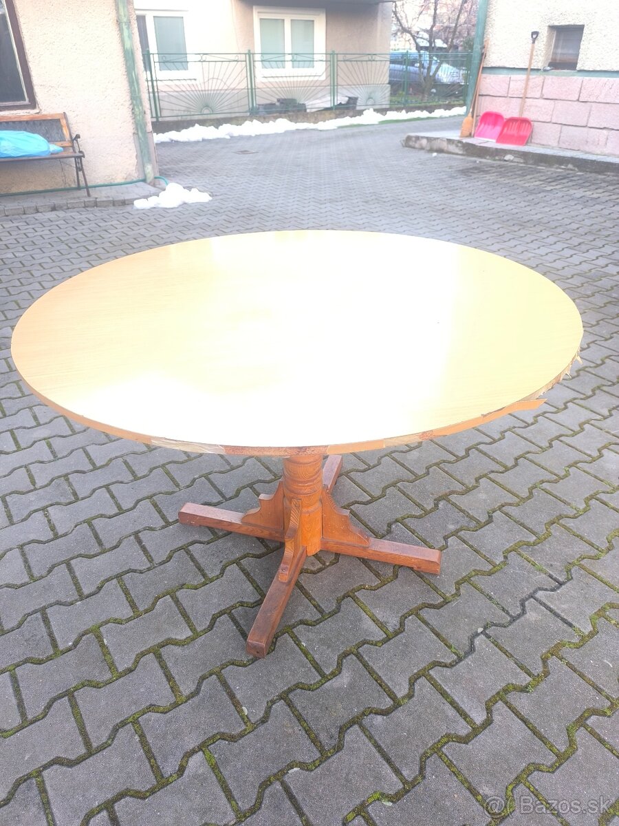 Stôl a stoličky - 2