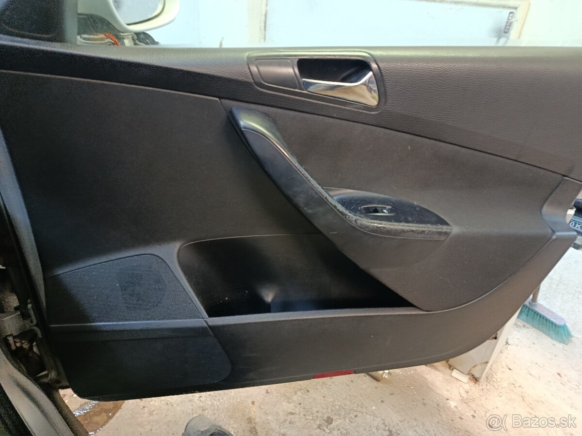 predam tapacire na passat b6 - 2