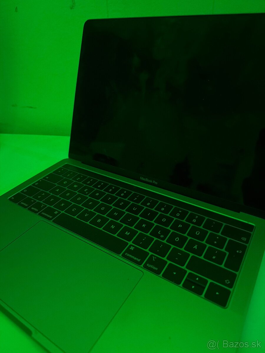 Predám Macbook Pro ( rok neviem dostal som ho) - 2