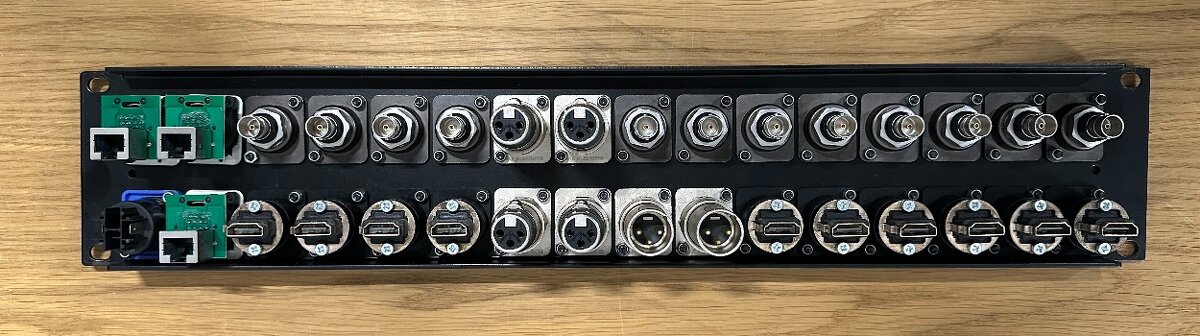 2U Patch panel s 32x dierami a rôzne Neutrik konektory - 2