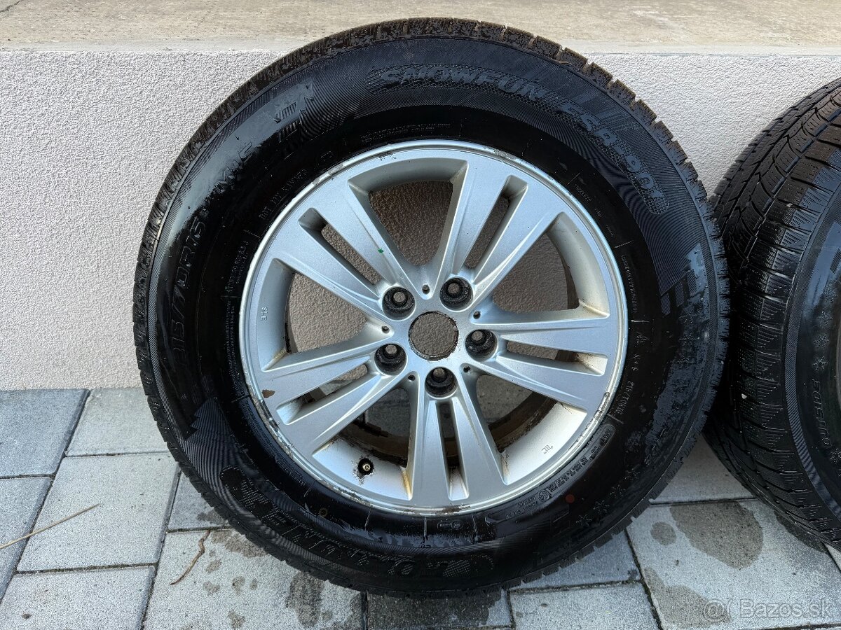 KIA Sportage 215/70 R16 - 2