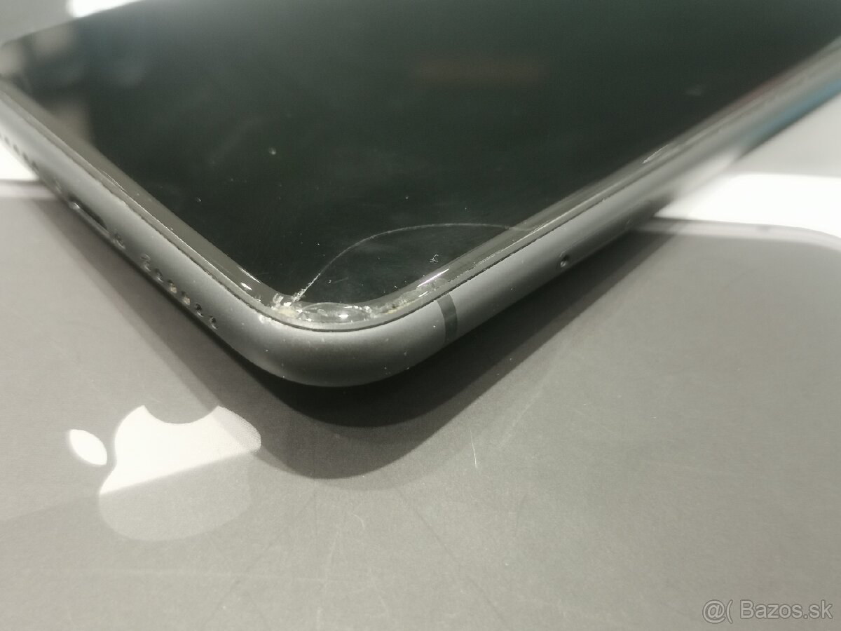 Apple iPhone 11 64GB - 2