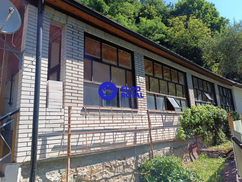 Na predaj  dom v obci Vyhne iba 400m od Vodného raja. - 2