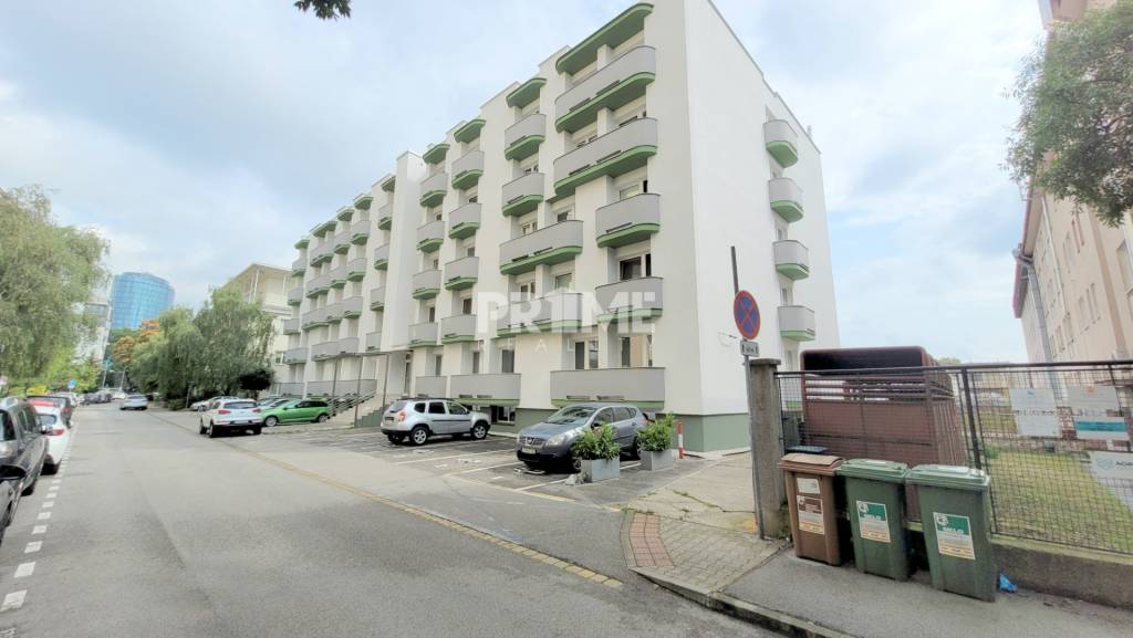 VONKAJŠIE PARKOVACIE MIESTO, Ondavská ulica, Ružinov - 2