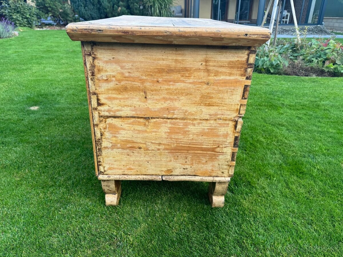 Stará drevená truhlica - 2